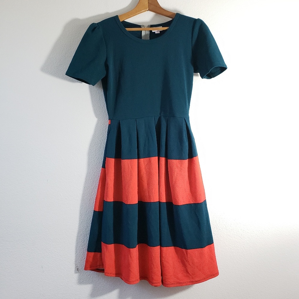 Lularoe Amelia dress NWOT sz S 🦄